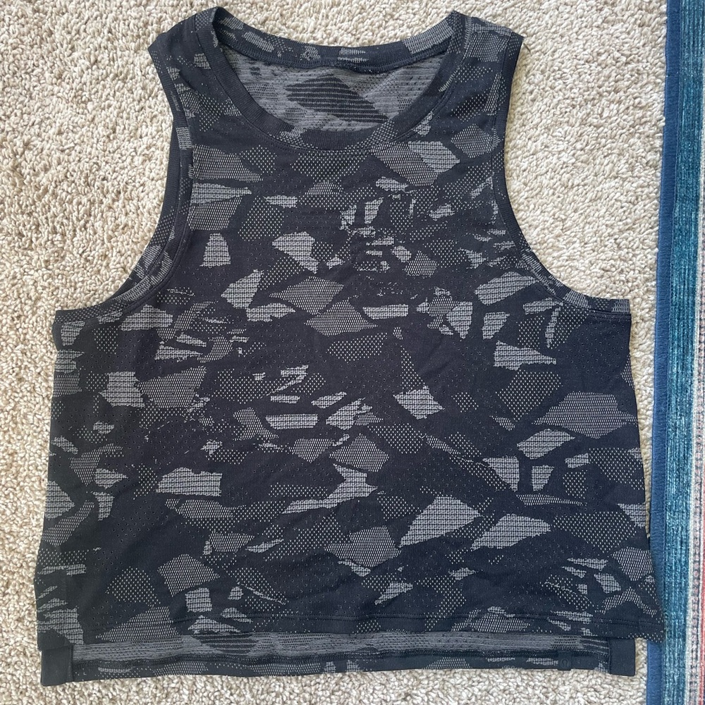 Lululemon Train To Be Tank, Size 4